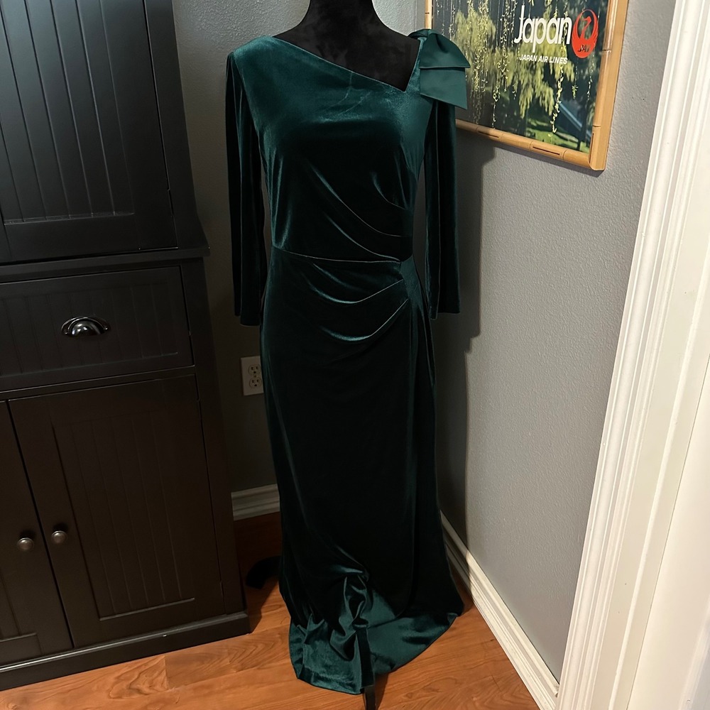 Jessica Howard Velvet Gown Womens Size 10 Green Asymmetric Bow Shoulder Lined